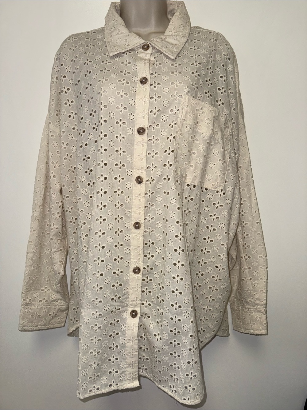 NWT Maurices (XXL) Brand New Cream Pointelle Detail Button Up